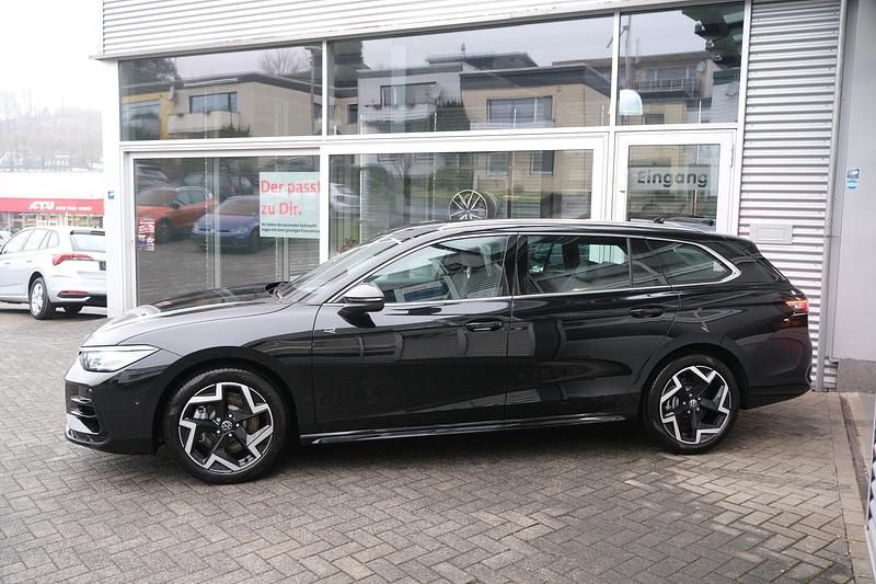 Nowe VW Passat Pro 265 KM (194 kW) 2026 Czarny Kombi