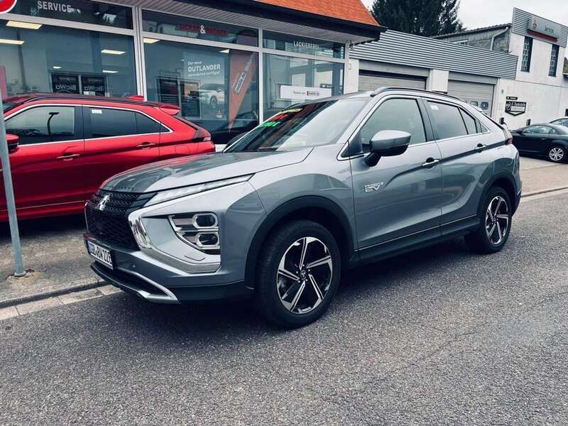 Grau Gebraucht 2022 Mitsubishi Eclipse Cross Plus SUV | 45.490 € - Bild 1/4