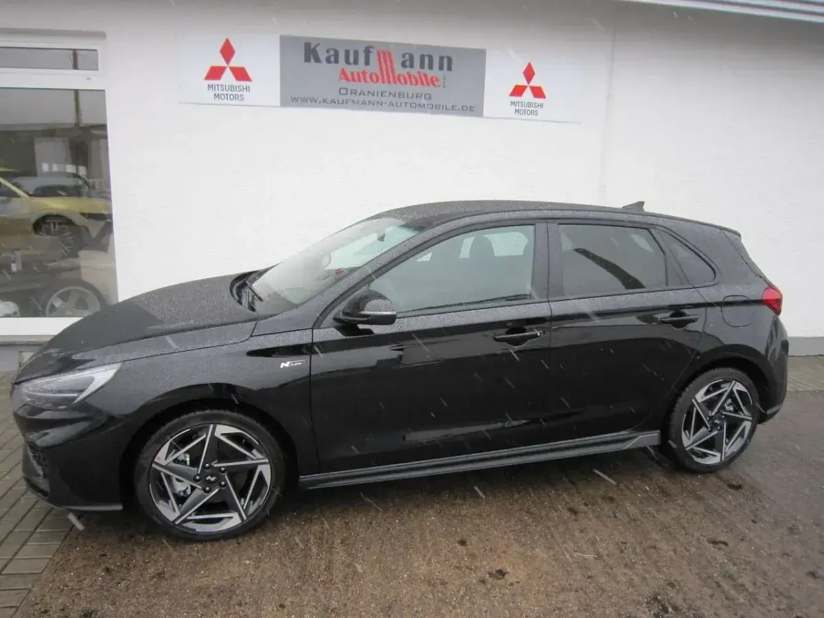 Neu Hyundai i30 N Line 140 PS (102 kW) 2025 Abyss black Limousine
