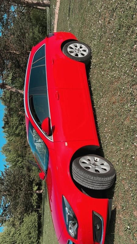 Rot Gebraucht 2015 Opel Insignia Kombi | 8.500 € (Guter Preis) - Bild 1/4