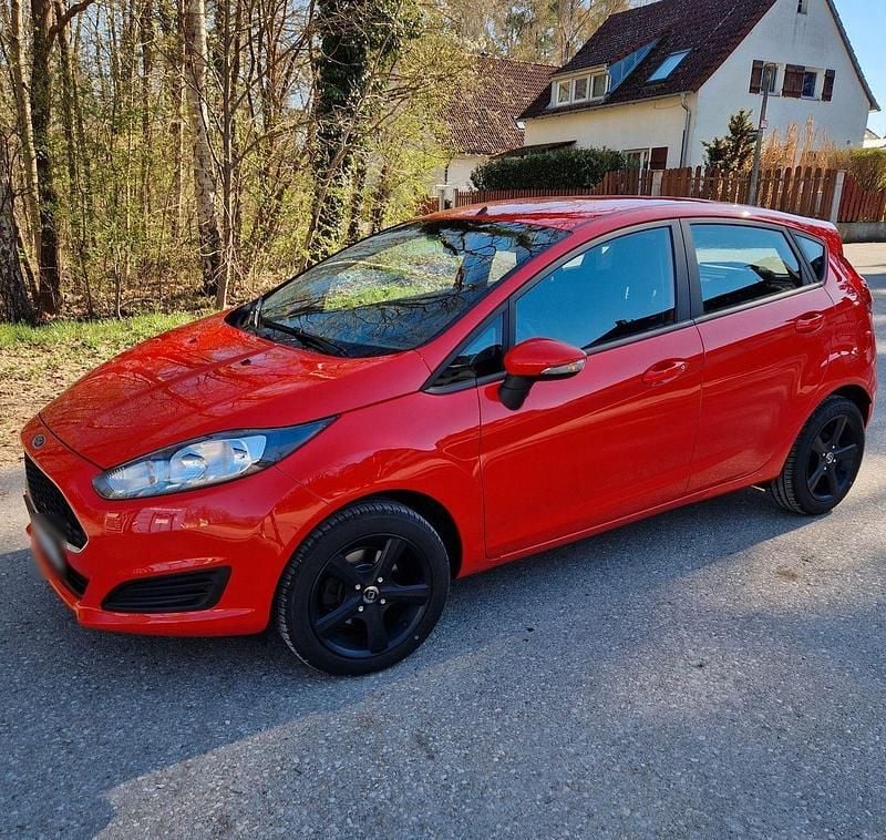Gebraucht Ford Fiesta Celebration 82 PS (60 kW) 2016 Rot Kleinwagen