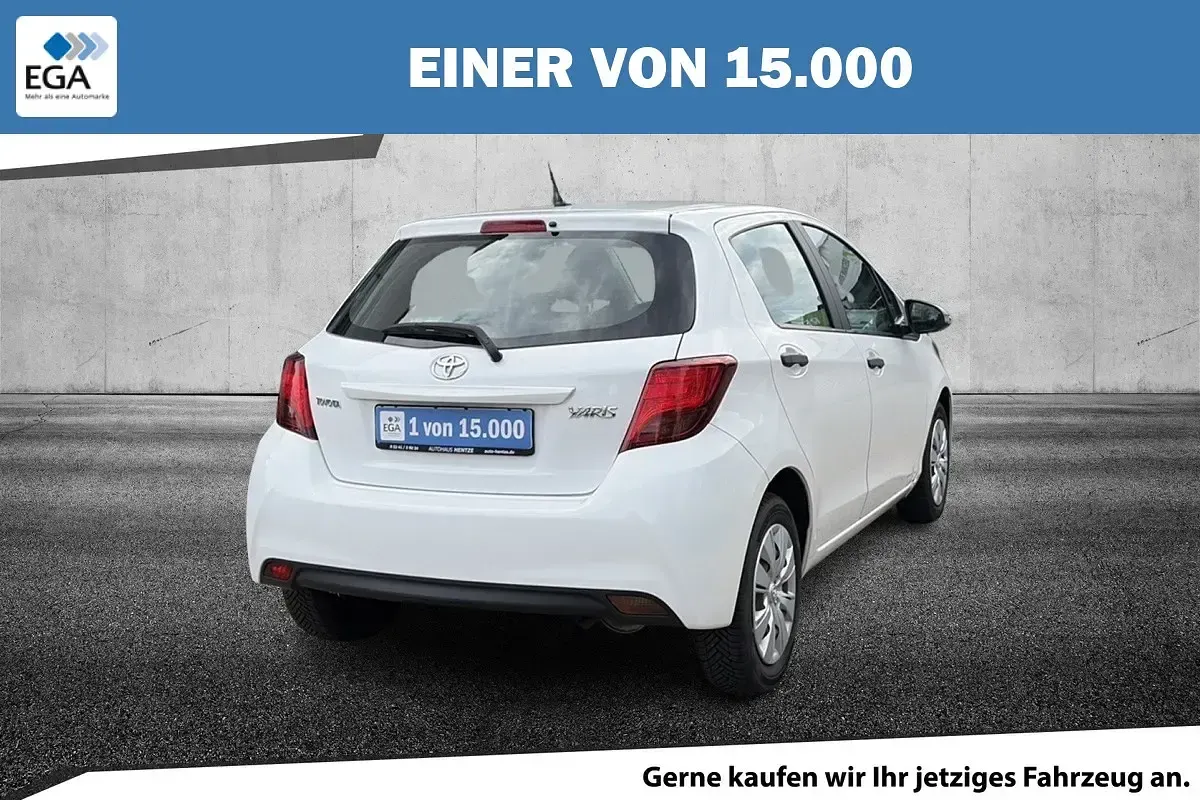 Gebraucht Toyota Yaris 69 PS (50 kW) 2015 Weiß Kleinwagen