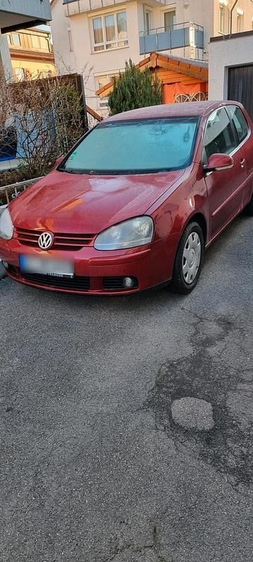 Rot Gebraucht 2005 VW Golf V Kleinwagen | 1.100 € (Superpreis) - Bild 1/4