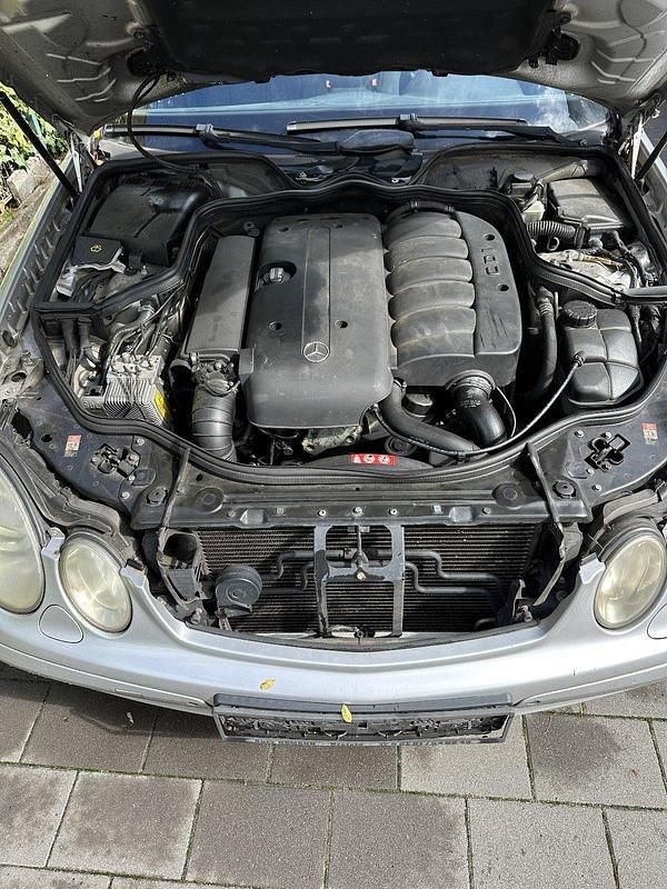 Gebraucht Mercedes E270 177 PS (130 kW) 2004 Silber Limousine