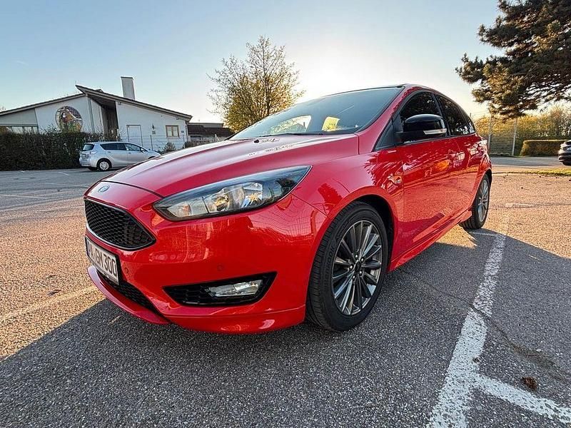 Gebraucht Ford Focus ST-Line 140 PS (102 kW) 2018 Rot Limousine