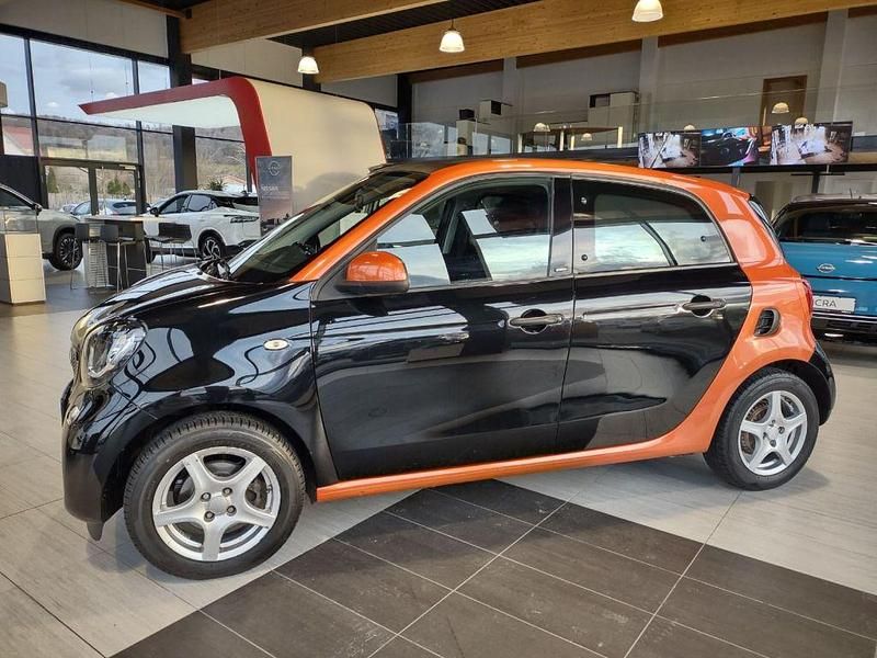 Gebraucht Smart ForFour Passion 90 PS (66 kW) 2016 Schwarz/orange (metallic) Kleinwagen