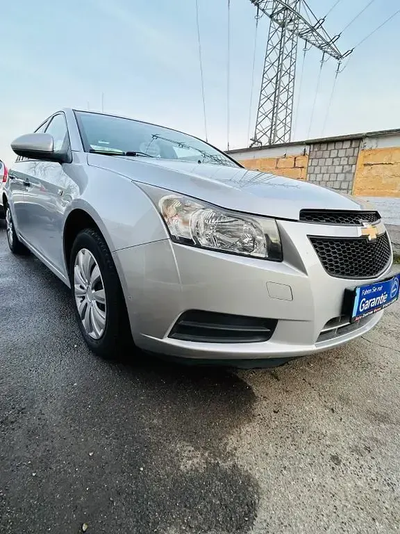 Gebraucht Chevrolet Cruze 113 PS (83 kW) 2010 Silber Limousine