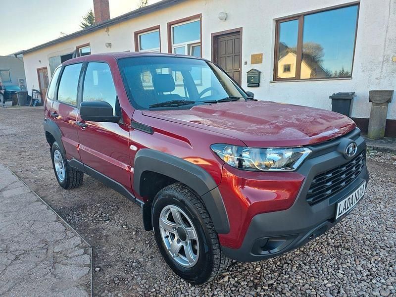 Gebraucht Lada niva 80 PS (58 kW) 2021 Rot SUV