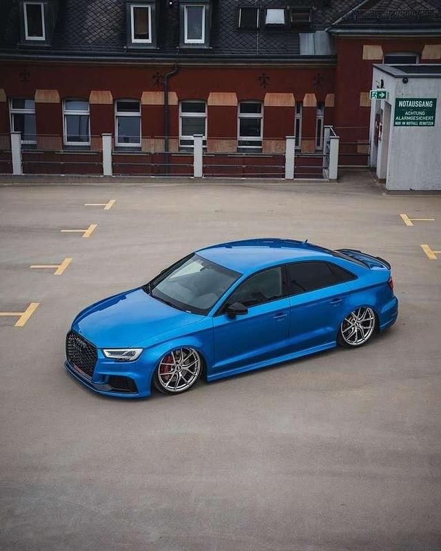 Blau Gebraucht 2018 Audi RS3 Limousine | 53.999 € - Bild 1/4