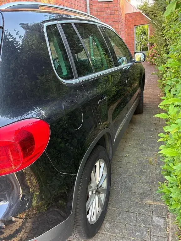 Gebraucht VW Tiguan 122 PS (89 kW) 2011 Schwarz SUV