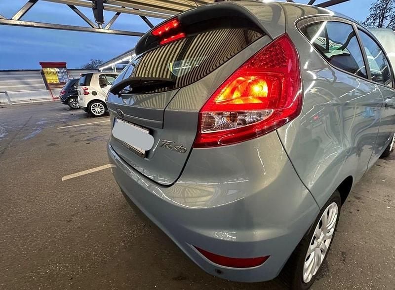 Gebraucht Ford Fiesta Titanium 97 PS (71 kW) 2009 Grau Kleinwagen