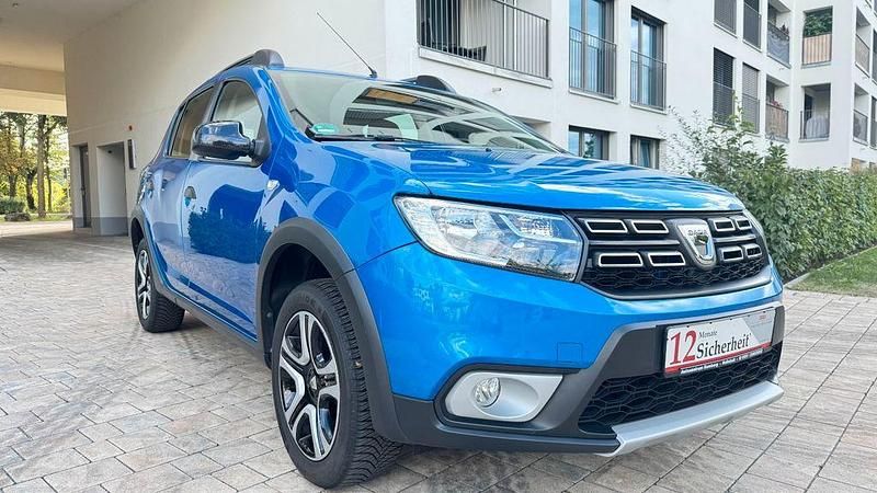 Blau Gebraucht 2017 Dacia Sandero Prestige SUV | 9.490 € (Fairer Preis) - Bild 1/4
