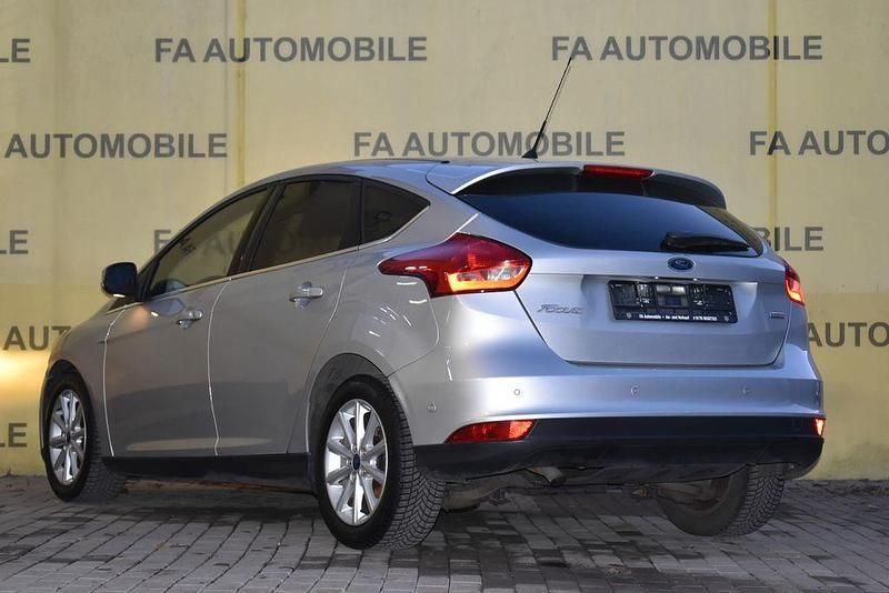 Gebraucht Ford Focus Titanium 125 PS (91 kW) 2015 Grau Limousine