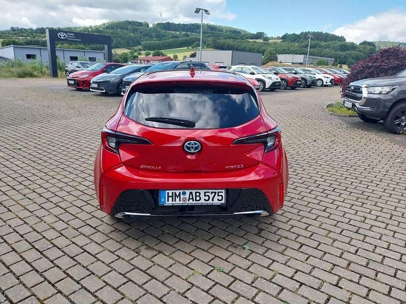 Gebraucht Toyota Corolla Team 140 PS (102 kW) 2023 Rot Limousine