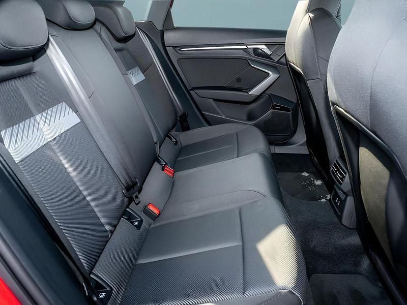 Gebraucht Audi A3 Sportback 116 PS (85 kW) 2025 Rot Kleinwagen