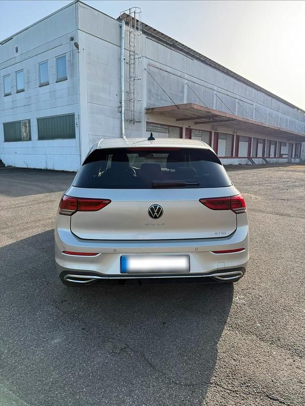 Gebraucht VW Golf VIII 110 PS (80 kW) 2023 Silber Limousine