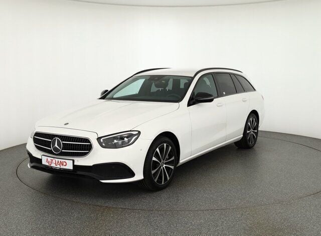 Weiß Gebraucht 2022 Mercedes E300 Avantgarde Limousine | 34.990 € (Fairer Preis) - Bild 1/4