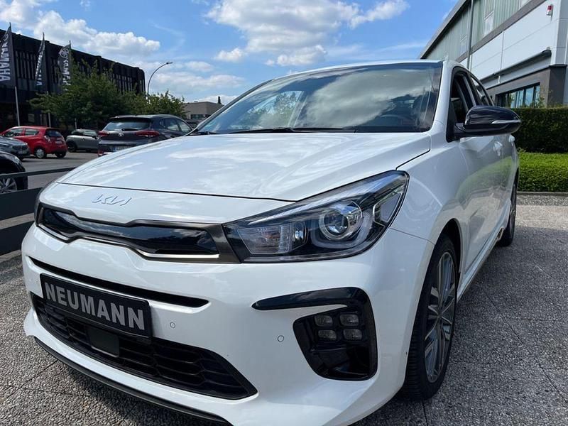 Weiß Gebraucht 2022 Kia Rio GT-Line Limousine | 19.800 € (Fairer Preis) - Bild 1/4