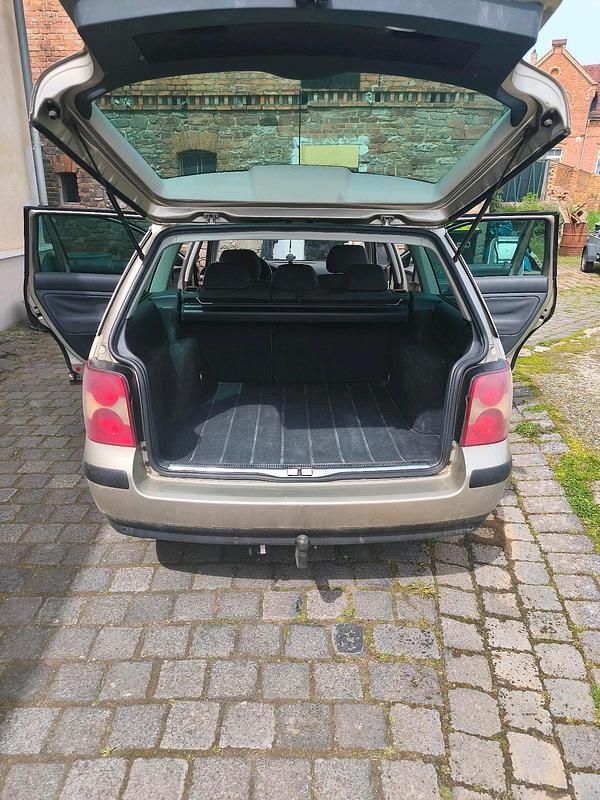 Usata VW Passat 150 CV (110 kW) 2004 Oro Station wagon