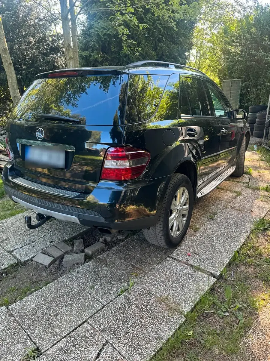 Second-hand Mercedes ML280 190 CP (139 kW) 2009 Negru SUV