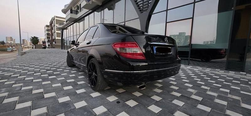Schwarz Gebraucht 2010 Mercedes C200 Limousine | 9.199 € (Etwas zu teuer) - Bild 1/4