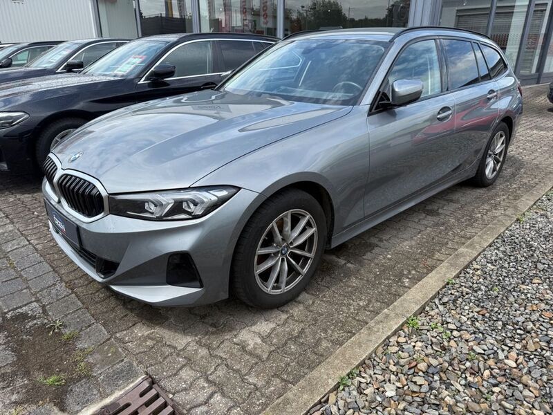 Grau Gebraucht 2022 BMW 320 Limousine | 27.980 € (Superpreis) - Bild 1/3