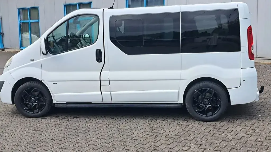 Usata Opel Vivaro 145 CV (106 kW) 2011 Bianco Monovolume
