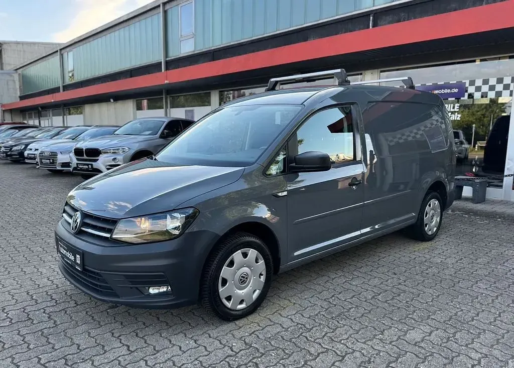 Używany VW Caddy Maxi 102 KM (75 kW) 2017 Szary Minivan