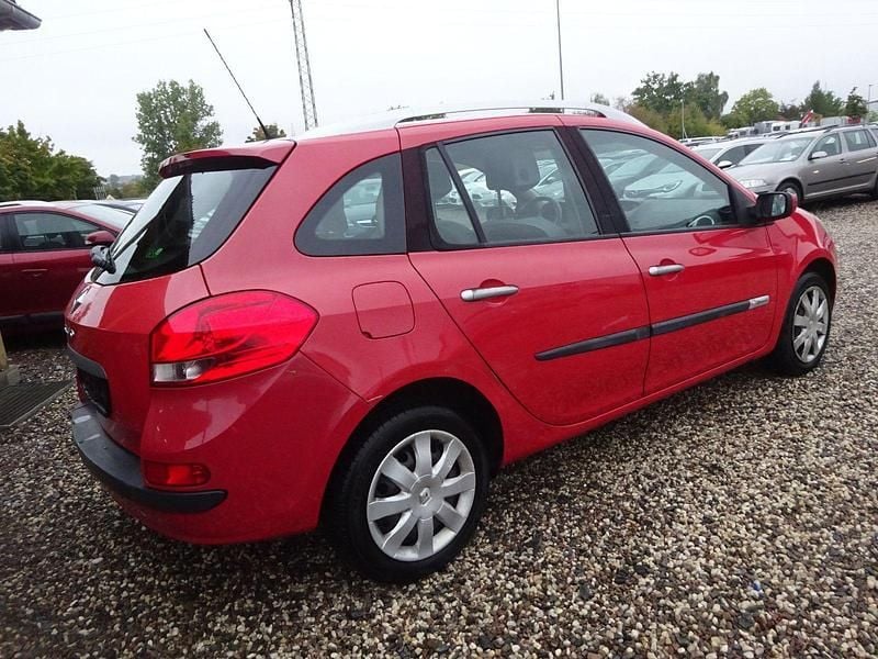 Gebraucht Renault Clio GrandTour Rip Curl 75 PS (55 kW) 2009 Rot Kombi