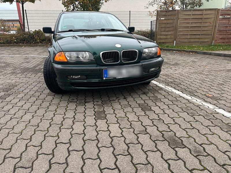 Grün Gebraucht 1998 BMW 318 Limousine | 3.000 € (Etwas zu teuer) - Bild 1/4