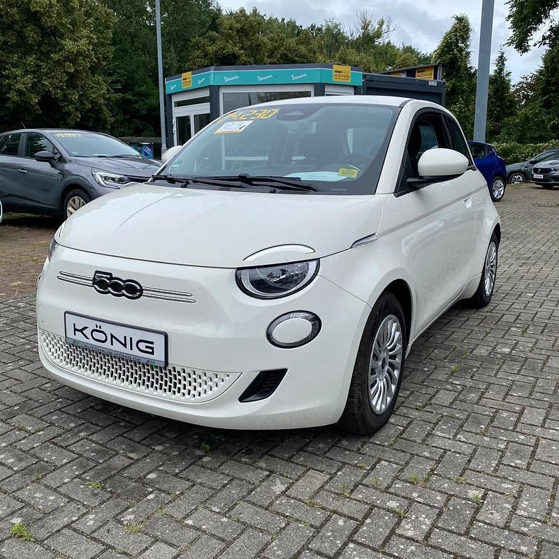 Weiß Gebraucht 2023 Fiat 500e Kleinwagen | 24.230 € (Etwas zu teuer) - Bild 1/4