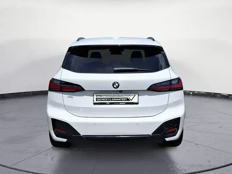 Gebraucht BMW 218 Active Tourer M Sport 150 PS (110 kW) 2023 Weiß Van / Kleinbus