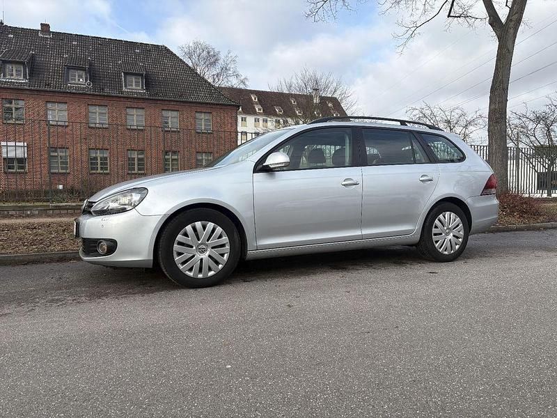 Gebraucht VW Golf VI 105 PS (77 kW) 2011 Silber Kleinwagen