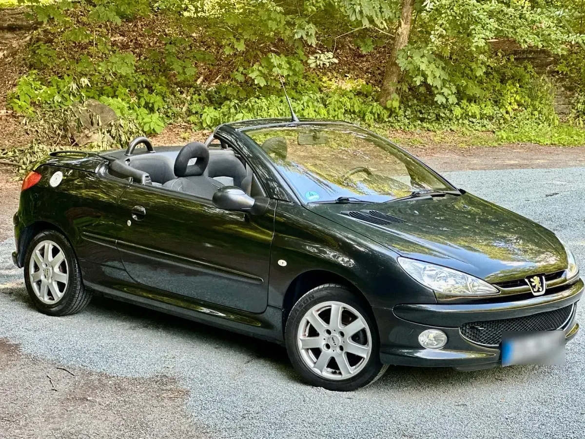Gebraucht Peugeot 206 CC 110 PS (80 kW) 2006 Schwarz Cabrio
