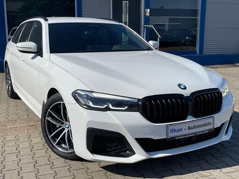 Gebraucht BMW 520 M Sport 190 PS (139 kW) 2022 Alpinweiss iii Kombi