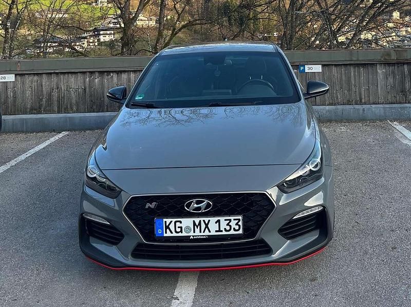 Grau Gebraucht 2019 Hyundai i30 Limousine | 22.000 € (Fairer Preis) - Bild 1/4