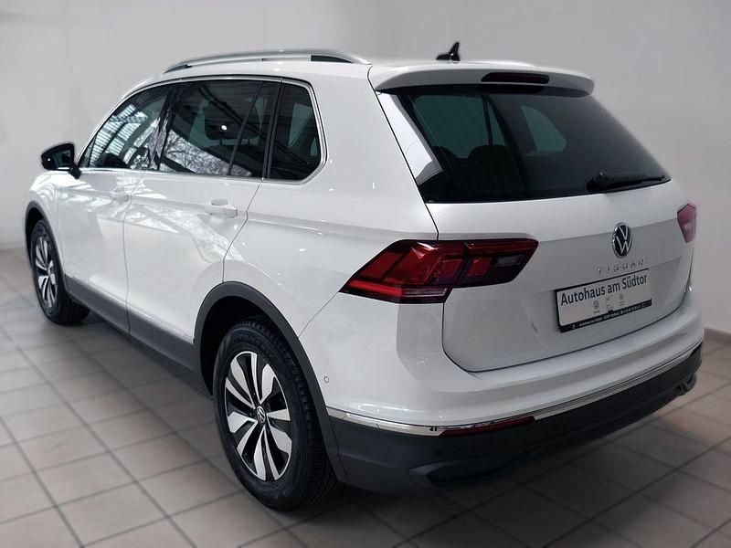 Gebraucht VW Tiguan Move 150 PS (110 kW) 2024 Oryxweiß perlmutteffekt (metallic) SUV