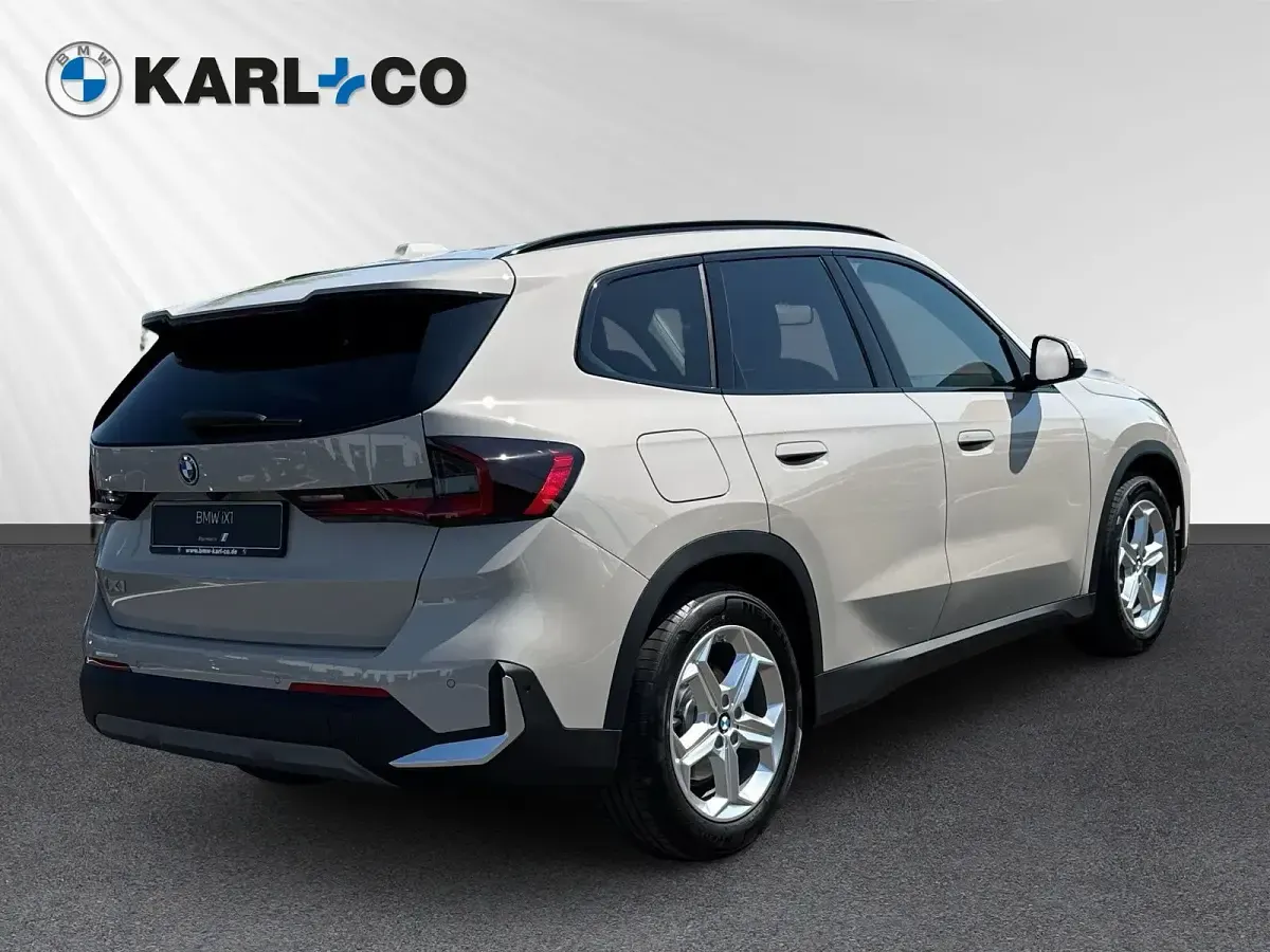 Neu BMW iX1 Sport Line 150 kW (204 PS) 2026 Dune grey metallic (grau) SUV