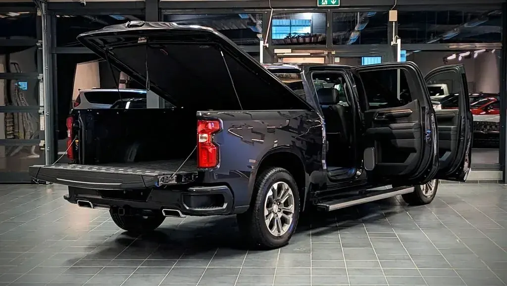 Gebraucht Chevrolet Silverado 426 PS (313 kW) 2024 Schwarz SUV