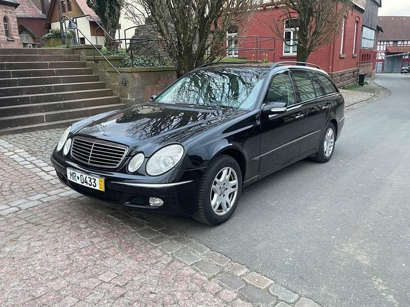 Second-hand Mercedes E270 177 CP (130 kW) 2004 Negru Berlinǎ
