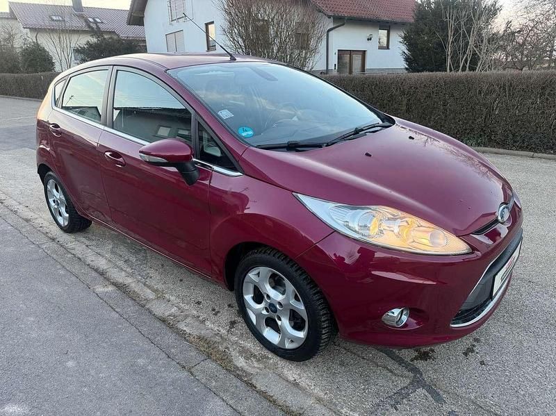Gebraucht Ford Fiesta Titanium 97 PS (71 kW) 2009 Rot Kleinwagen