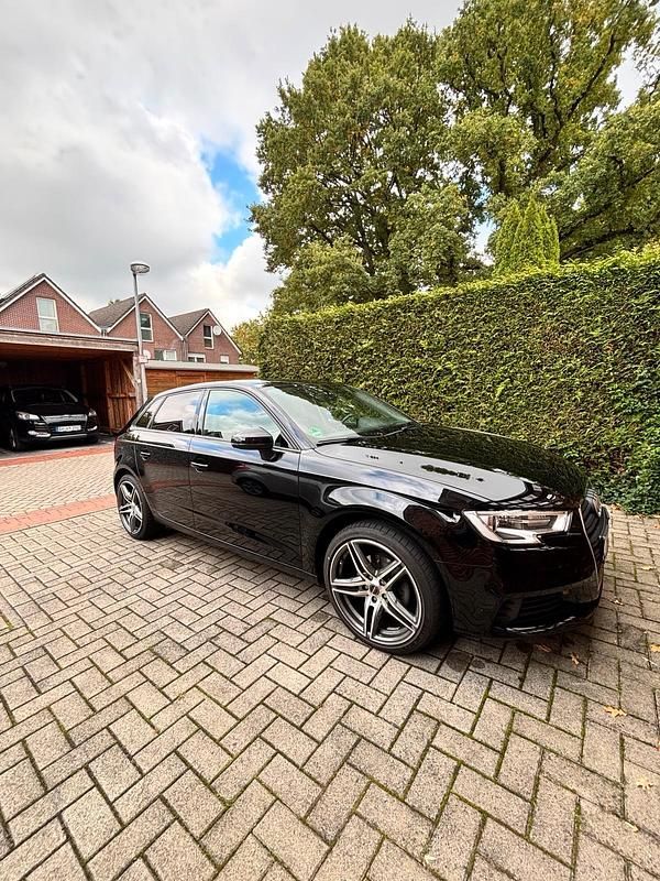 Schwarz Gebraucht 2018 Audi A3 Kleinwagen | 11.500 € (Fairer Preis) - Bild 1/4