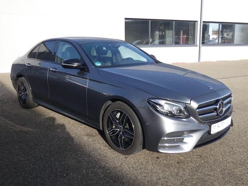 Grau Gebraucht 2020 Mercedes E400 AMG line Limousine | 34.990 € (Guter Preis) - Bild 1/4
