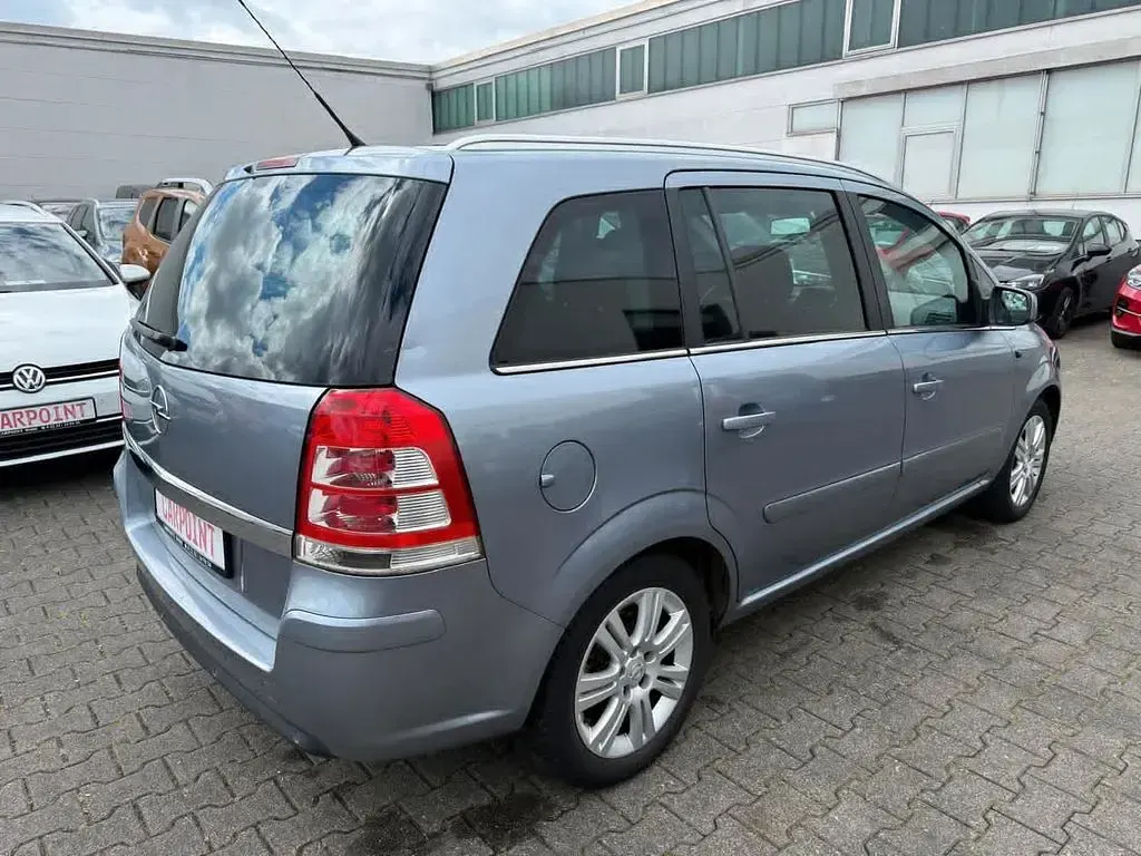 Gebraucht Opel Zafira Innovation 140 PS (102 kW) 2010 Silber Van / Kleinbus