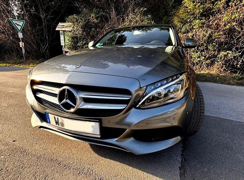 Grau Gebraucht 2017 Mercedes C180 Edition Limousine | 17.950 € (Fairer Preis) - Bild 1/4