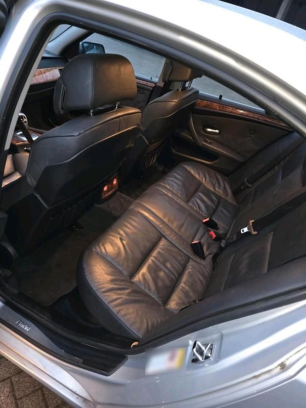 Gebraucht BMW 525 218 PS (160 kW) 2007 Silber Limousine
