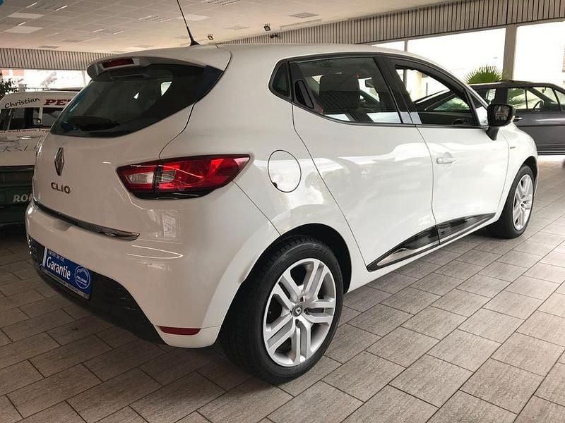 Gebraucht Renault Clio IV LIMITED 73 PS (53 kW) 2016 Weiß Limousine