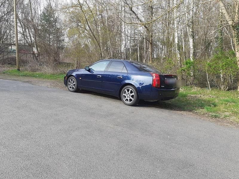 Second-hand Cadillac CTS 218 CP (160 kW) 2004 Albastru Berlinǎ