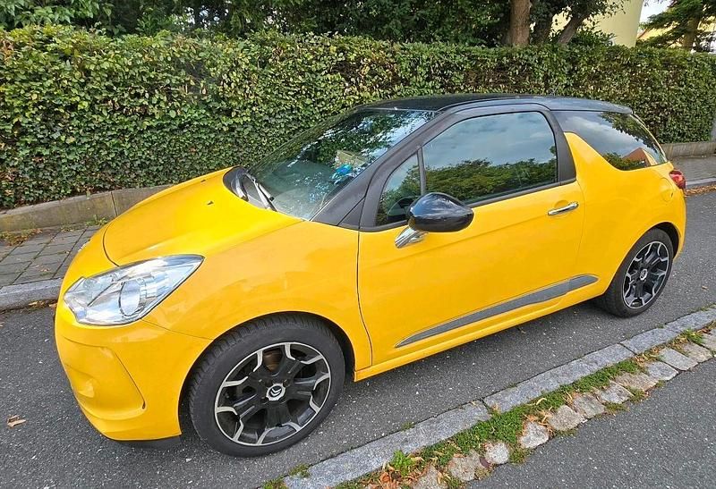 Gelb Gebraucht 2010 Citroën DS3 Kleinwagen | 3.600 € - Bild 1/4