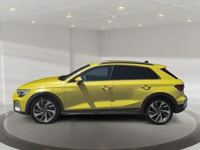 Gebraucht Audi A3 e-tron Ambiente 204 PS (150 kW) 2026 Pythongelb metallic Kleinwagen